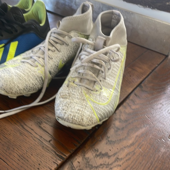 Bundle of Boys Soccer Cleats - Picture 4 of 4